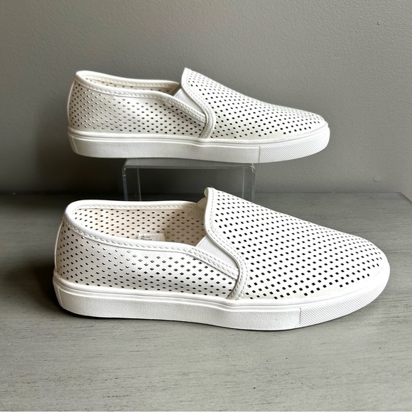Time & Tru NEW Memory Foam Perforated White Slip-Ons Sneaker Women 7.5 Classic - Picture 10 of 12